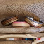 Pulsera brazalete para personalizar los colores de la piel y el mensaje grabado