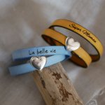 Pulsera de cuero doble con diseño de corazón plateado, se pueden grabar sus palabras