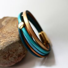 Pulsera de cuero azul y dorada para mujer