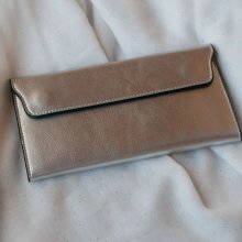 Cartera de piel gris plateada para personalizar