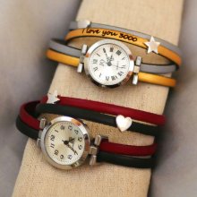 Reloj pulsera de piel con esfera plateada y lazos de corazón y estrella para personalizar 