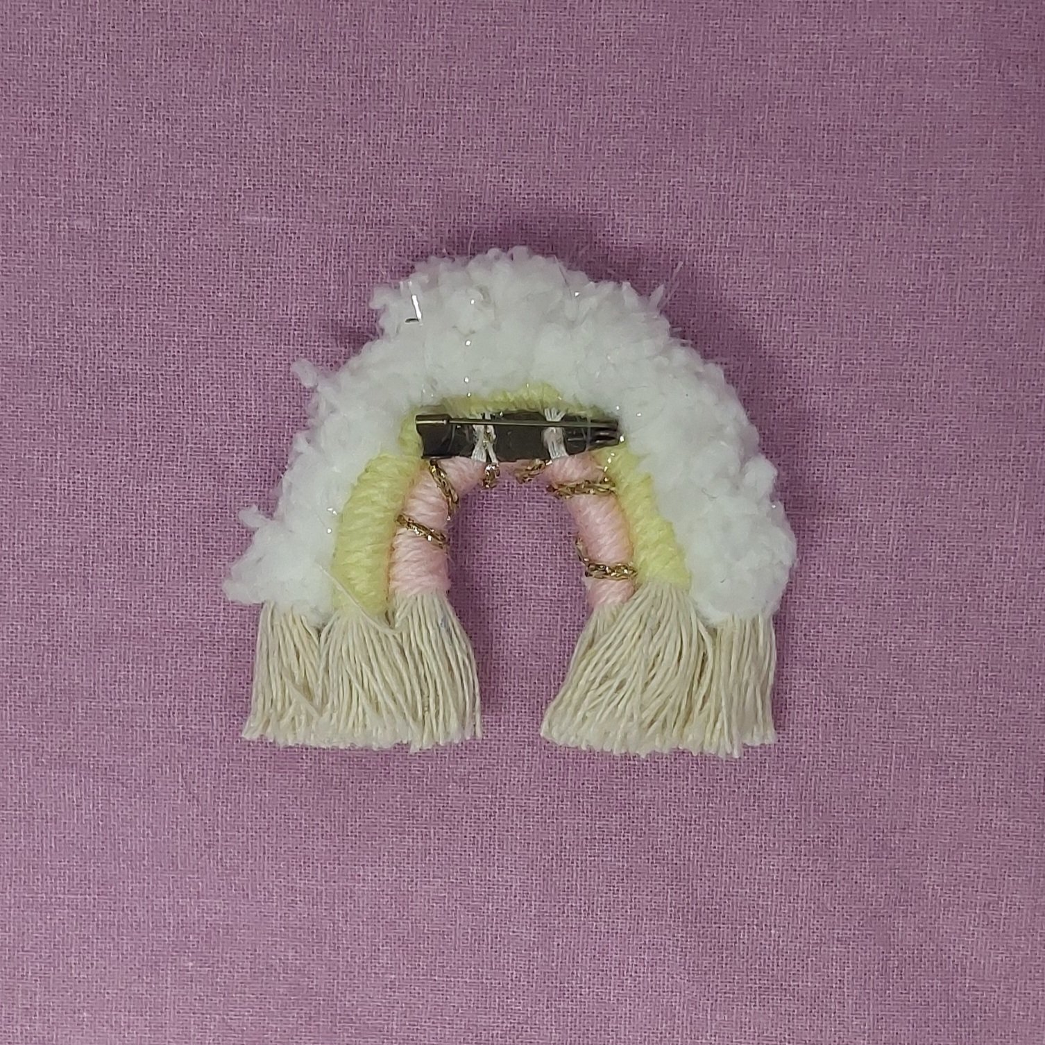 Broche Macram&eacute; Arc-en-ciel