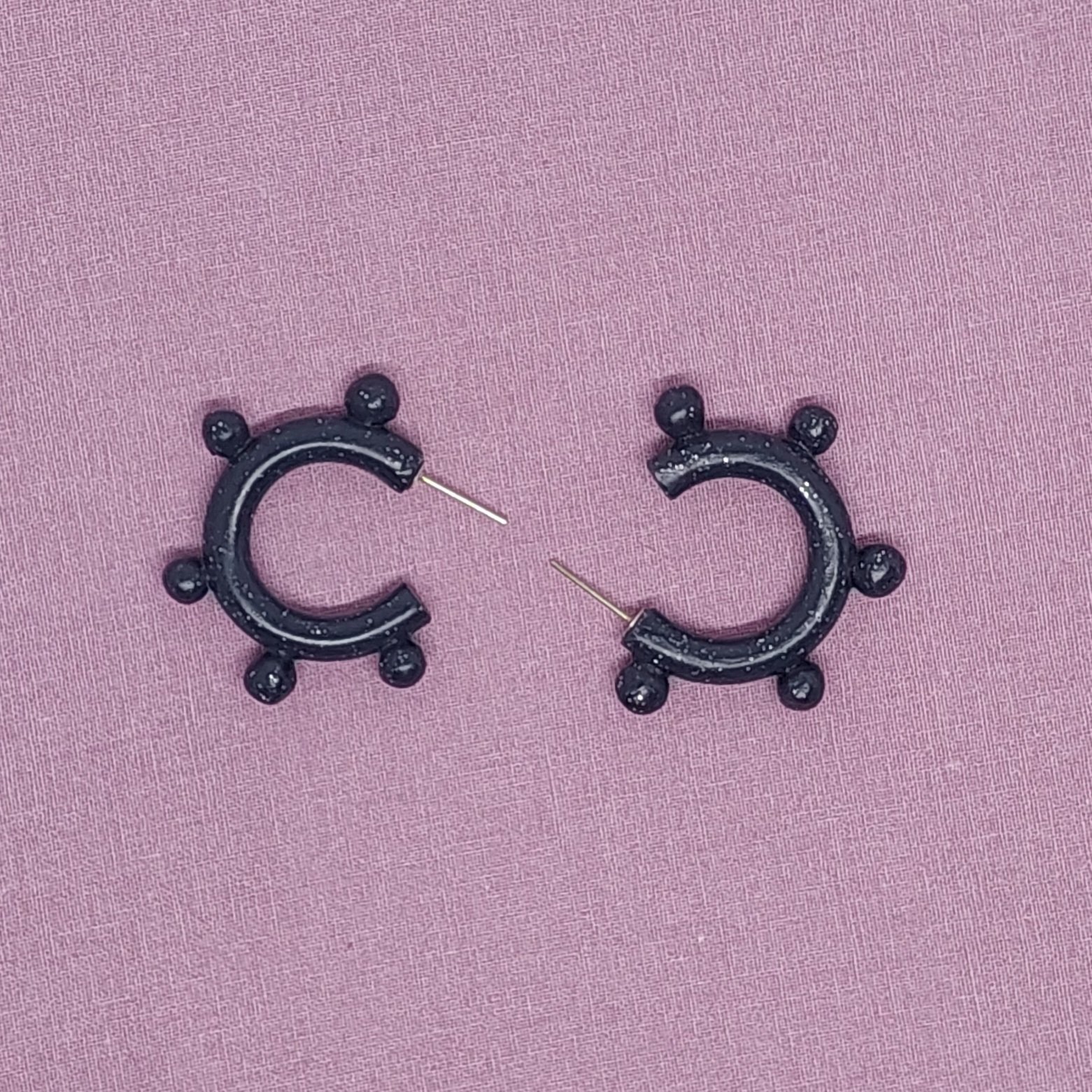 Cr&eacute;oles grises effet granit avec des boules