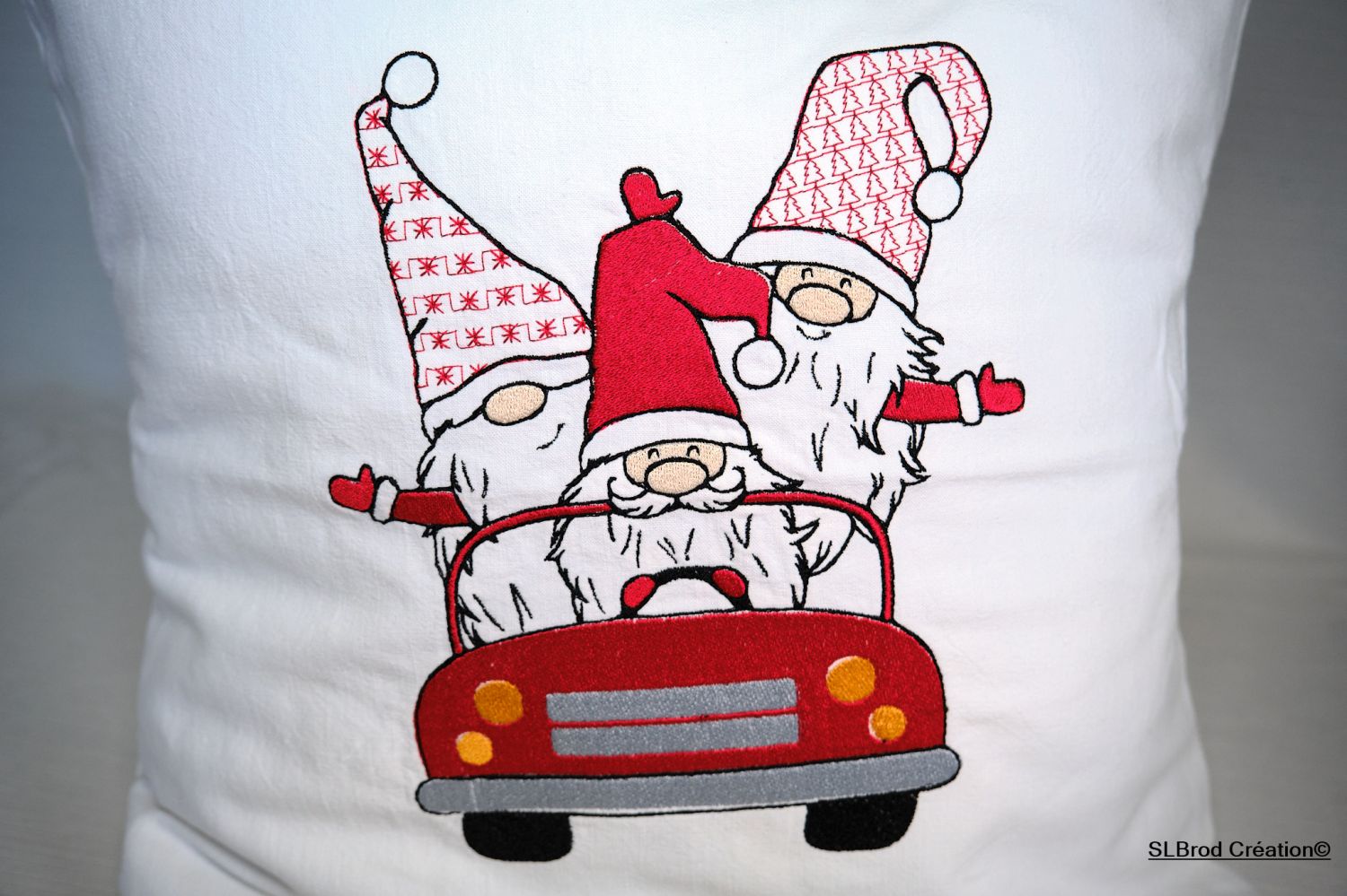 Funda de cojín Gnomos de Navidad en el coche