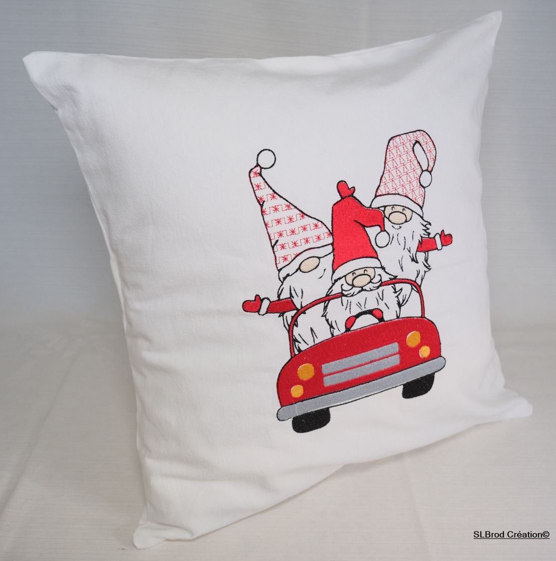 Funda de cojín Gnomos de Navidad en el coche