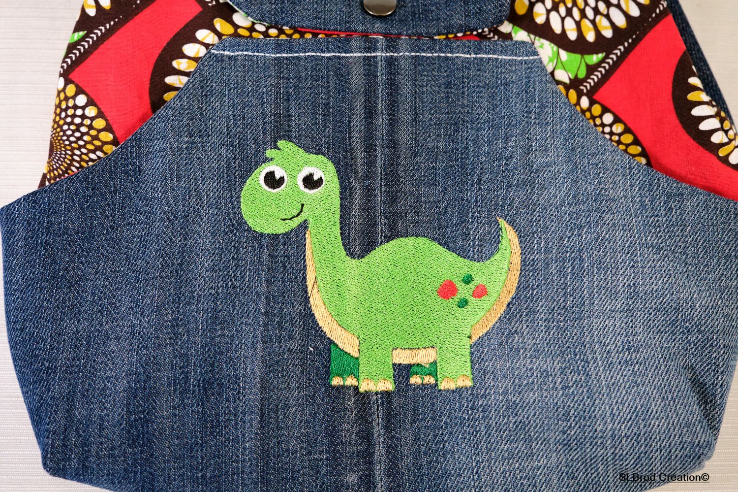 Mochila infantil bordada con dinosaurio y cera para personalizar con tu nombre