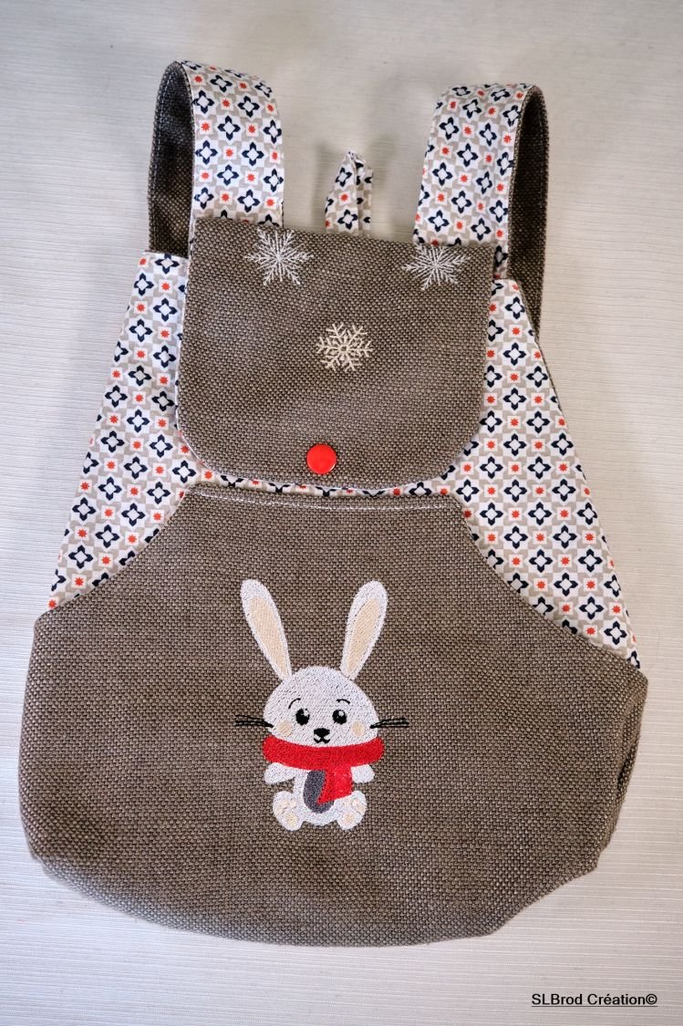 Mochila infantil bordada con pañuelo de conejo rojo para personalizar