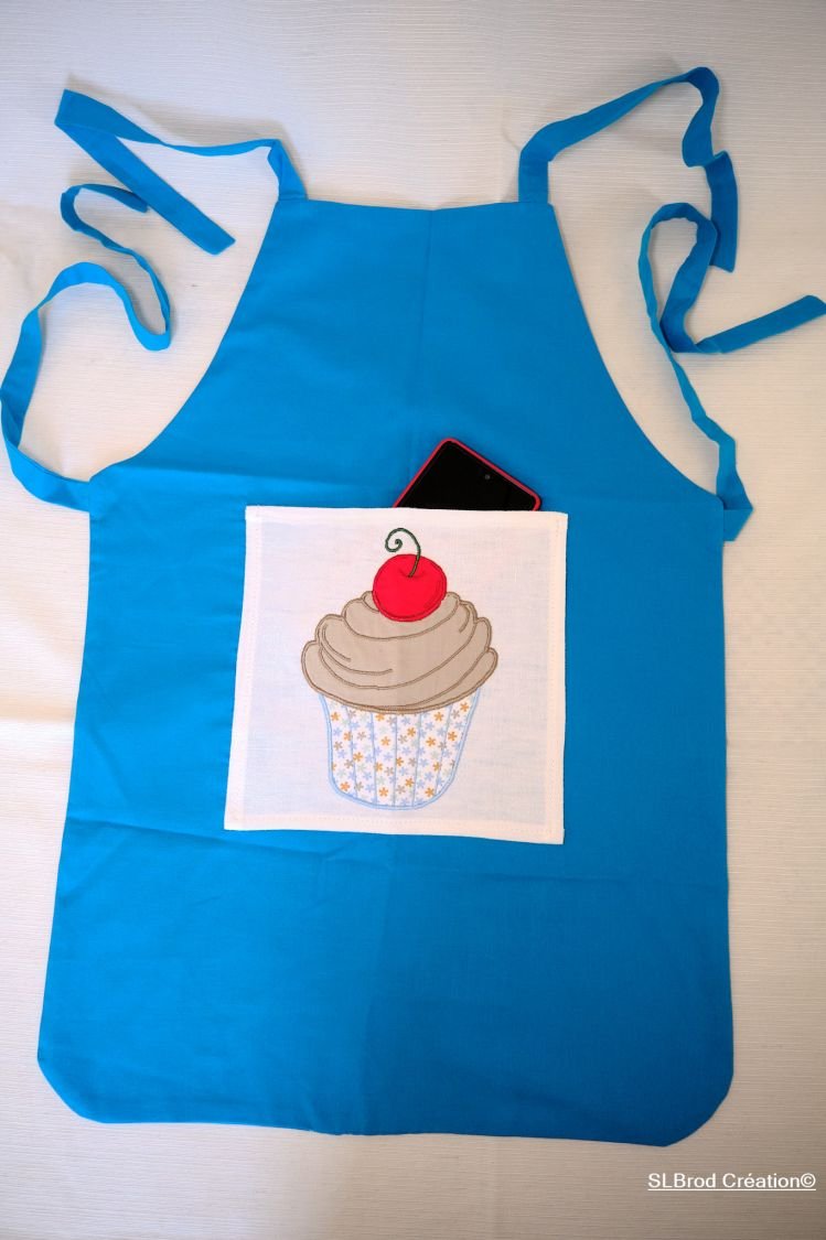 Delantal infantil bordado cup cake