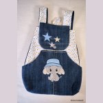 Mochila infantil bordada con gorro azul, personalizable