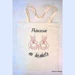 Tote Bag bordado princesa con deportivas