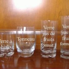 Verre tonneau  Une initiale